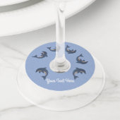 Ring van snoepjes als blauwe witte dolfijnen wijnglaslabel (Dichtbij)