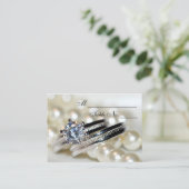 Ringen en witte parelkaarten plaatskaartje (Staand voorkant)