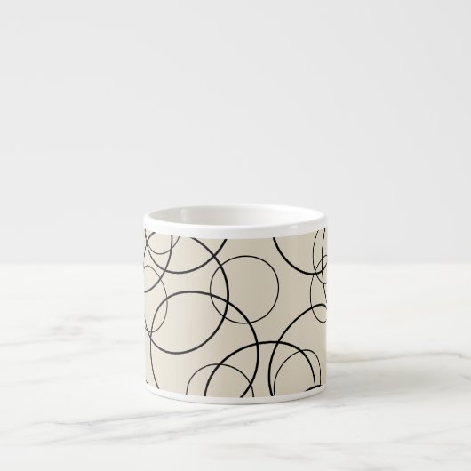 Ringpatroon zwart op beige espresso kop (Voorkant)