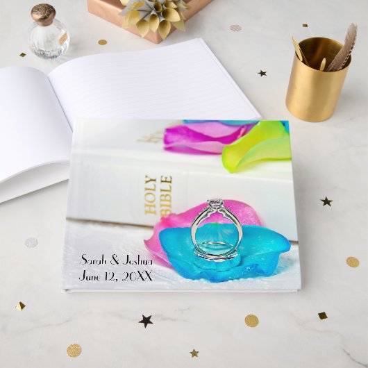 Rings On Rainbow Rose Petal with Bible Gastenboek (Voorkant open)