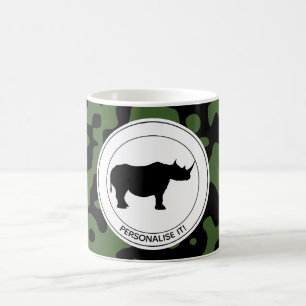 Rino op camouflage-achtergrond koffiemok