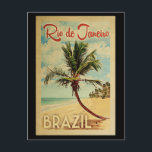 Rio de Janeiro Palm Tree Vintage Travel Briefkaart<br><div class="desc">Een unieke retro middeleeuwse moderne Rio de Janeiro-Braziliaanse kunst in de klassieke stijl van het poster. Het bevat een gebogen palmboom op zandige stranden met oceaan onder een blauwe troebele hemel.</div>