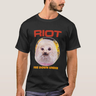 Riot brandt onder t-shirt