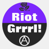 Riot Grrrl! Ronde sticker (Voorkant)