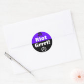 Riot Grrrl! Ronde sticker (Envelop)