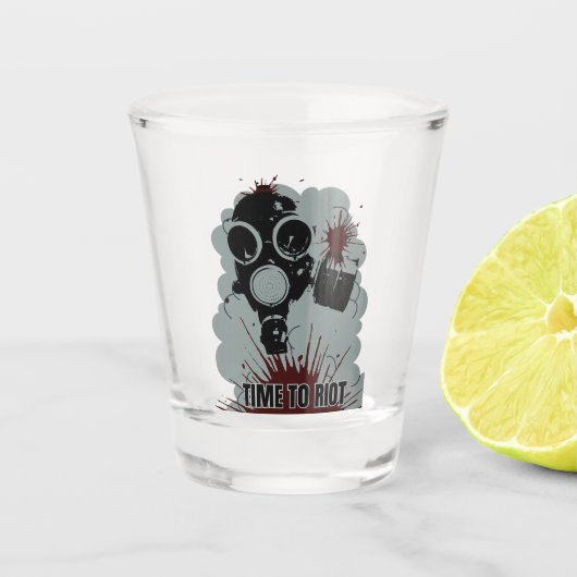 Riot Tijd Shot Glas (Voorkant)
