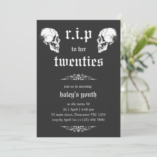 RIP 20s naar haar Twenties Gothic Skulls 30th Birt Kaart (Staand voorkant)