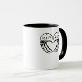 RIP, hartvormig ontwerp gemaakt van grafstenen, en Mok (Voorkant rechts)