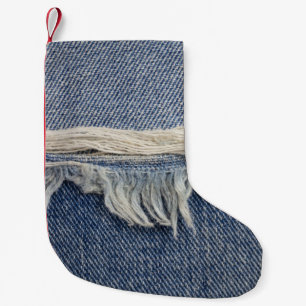 Ripped jeans textuur, stijlvolle achtergrond. kleine kerstsok