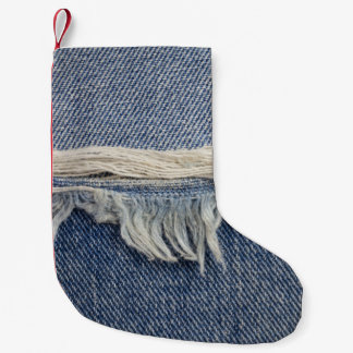 Ripped jeans textuur, stijlvolle achtergrond. kleine kerstsok