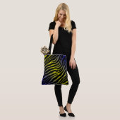 Ripped SpaceTime Stripes - Blauw/Geel Tote Bag (Op model)