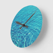 Rippels en golfpatronen op kristalhelder water ronde klok (Hoek)