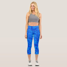 Rippels in een blauw zwembad op capris