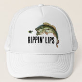 Rippin' Lips Largemouth Bass Vist Trucker Hat Trucker Pet (Voorkant)