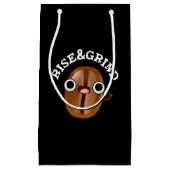 Rise and Grind Funny Coffee Bean Pun Dark BG Klein Cadeauzakje (Voorkant)