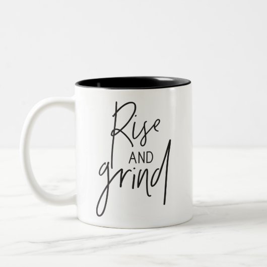 RISE AND GRIND moderne chique hand geletterd zwart Tweekleurige Koffiemok (Links)