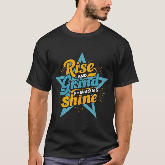 RISE AND GRIND SHINE Basic Dark T-Shirt (Voorkant)