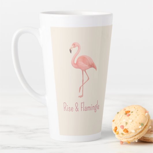 Rise & Flamingle Flamingo – Zacht beige tropisch Latte Mok (In situ)