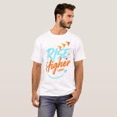 Rise Higher – Motivational Brush Typography T-shirt (Voorkant volledig)