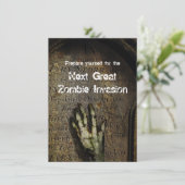 Rising Zombie Halloween Party Invitation Kaart (Staand voorkant)