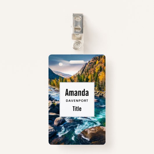 River and Mountains Schilderachtig foto Badge (Voorkant met clip)