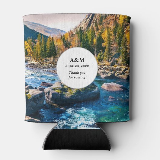 River and Mountains Schilderachtig Fotobruiloft Blikjeskoeler (Achterkant)