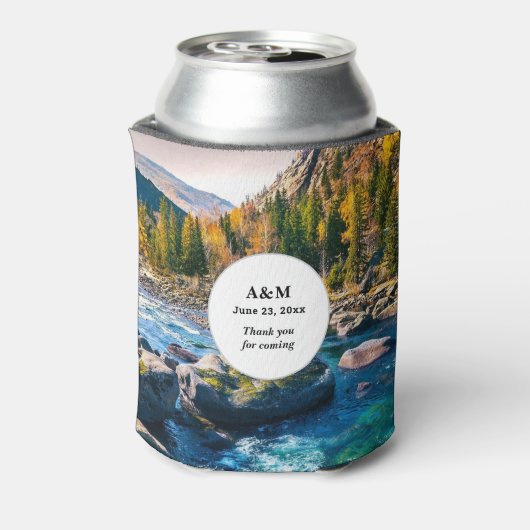 River and Mountains Schilderachtig Fotobruiloft Blikjeskoeler (Blikje Achterkant)