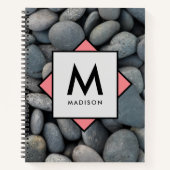 River Rock Stapel met Uw Eigen Naam en Monogram op Notitieboek (Voorkant)