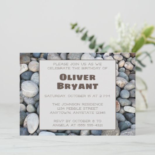 River Rocks verjaardagsfeestje uitnodiging (Staand voorkant)