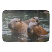River Serenity: Capybaras Zwemmen in de Flow Badmat (Voorkant)