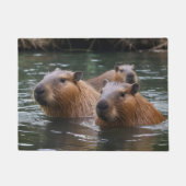 River Serenity: Capybaras Zwemmen in de Flow Deurmat (Voorkant)