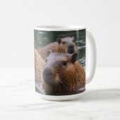 River Serenity: Capybaras Zwemmen in de Flow Koffiemok (Voorkant rechts)