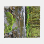 Rivier in groen bos, Oregon Fleece Deken (Voorkant (Horizontaal))