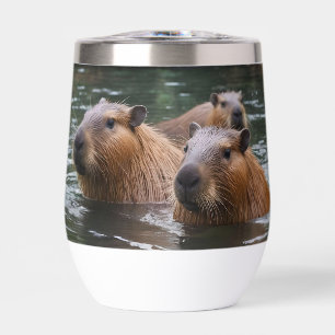 "Rivier Sereniteit: Capybaras Zwemmen in de Stroom