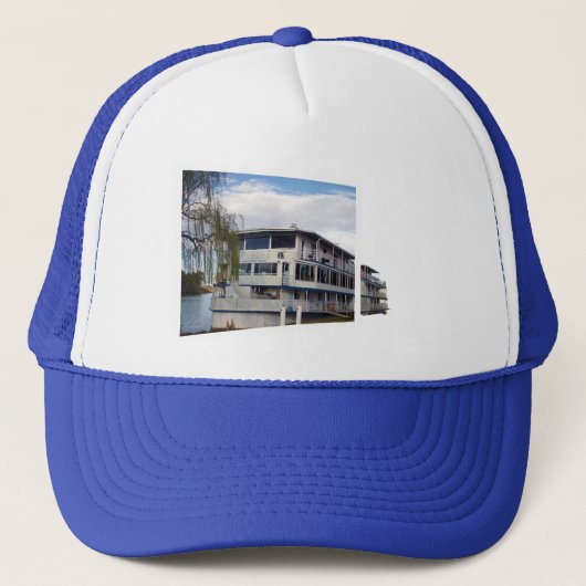 Rivierboot Pop Out Kunst, Trucker Pet (Voorkant)