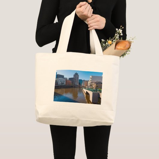 Rivierfront van Kilbourn Street in Milwaukee Grote Tote Bag (Voorkant (product))
