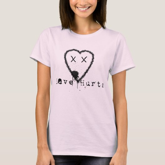 Riyah-Li Design Love Hurts T-shirt (Voorkant)
