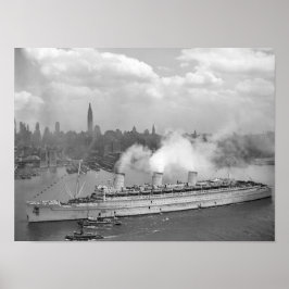 RMS Queen Mary die in New York Harbour aankomt Poster