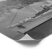 RMS Queen Mary die in New York Harbour aankomt Poster (Hoek)