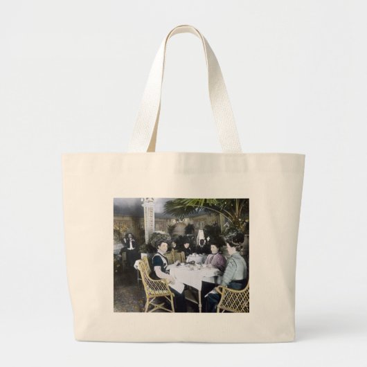 RMS Titanic 1st-klaspassagiers genieten van luxe Grote Tote Bag (Voorkant)