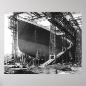  RMS Titanic op scheepswerf poster 16 x 20 inch (Voorkant)