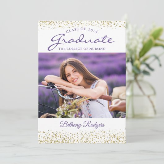 RN verpleegkunde afstudeerfoto met paarse bloemen  Kaart (Staand voorkant)