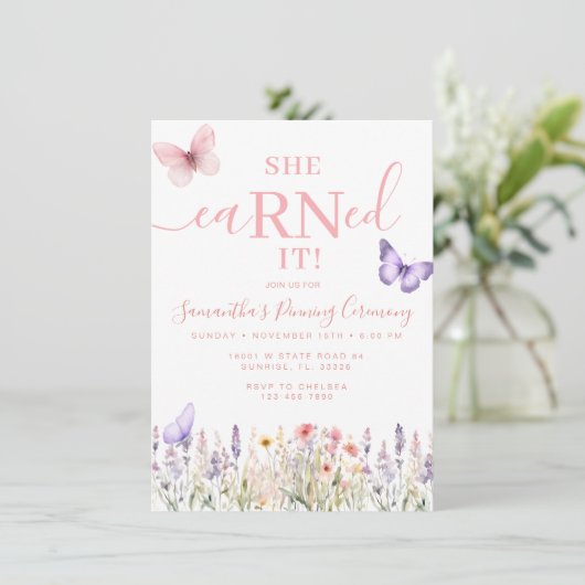 RN Wildflower Afstuderen Pinning Invitation Kaart (Staand voorkant)