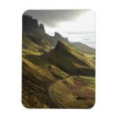 Road naar het opstijgen van de Quiraing op het eil Magneet (Verticaal)