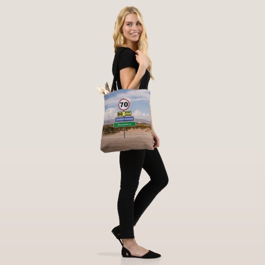 Road Trip 70th Birthday Funny Signs Jouw naam toev Tote Bag (Op model)