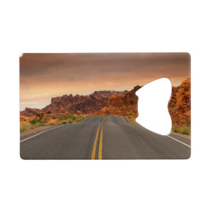 Road trip zonsondergang creditkaart flessenopener