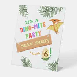 Roar in kleur: verbluffende dinosaurus reclamebord met voetstuk