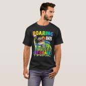 Roaring 1st grade Dinosaur-rugzak Terug naar schoo T-shirt (Voorkant volledig)