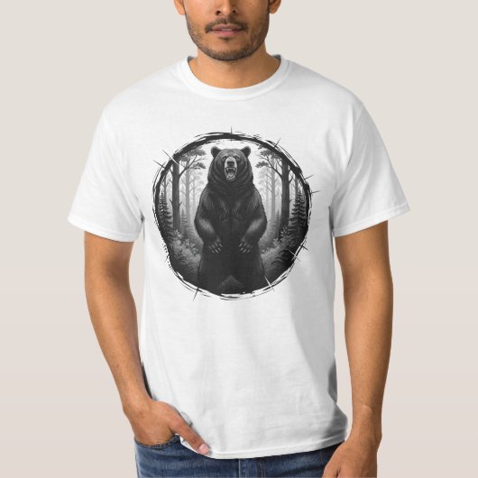 Roaring Bear Illustration – Wild Forest Graphic T- T-shirt (Voorkant)