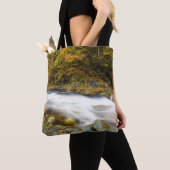 Roaring Brook in herfst in Vermont's Green Tote Bag (Dichtbij)